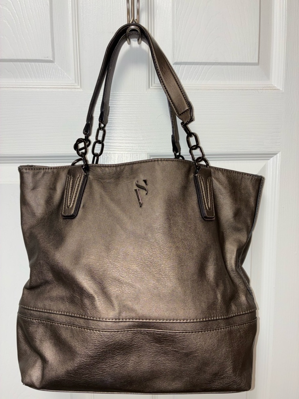 Simply Vera Catherine Metallic Pewter Shoulder Bag/Tote Chain Accent